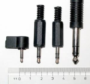 De izquierda a derecha: mono de 2,5  mm; mono y estéreo de 3,5  mm; estéreo de 6,3  mm.